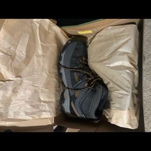 KEEN Targhee 3 Mid Waterproof hiking boots